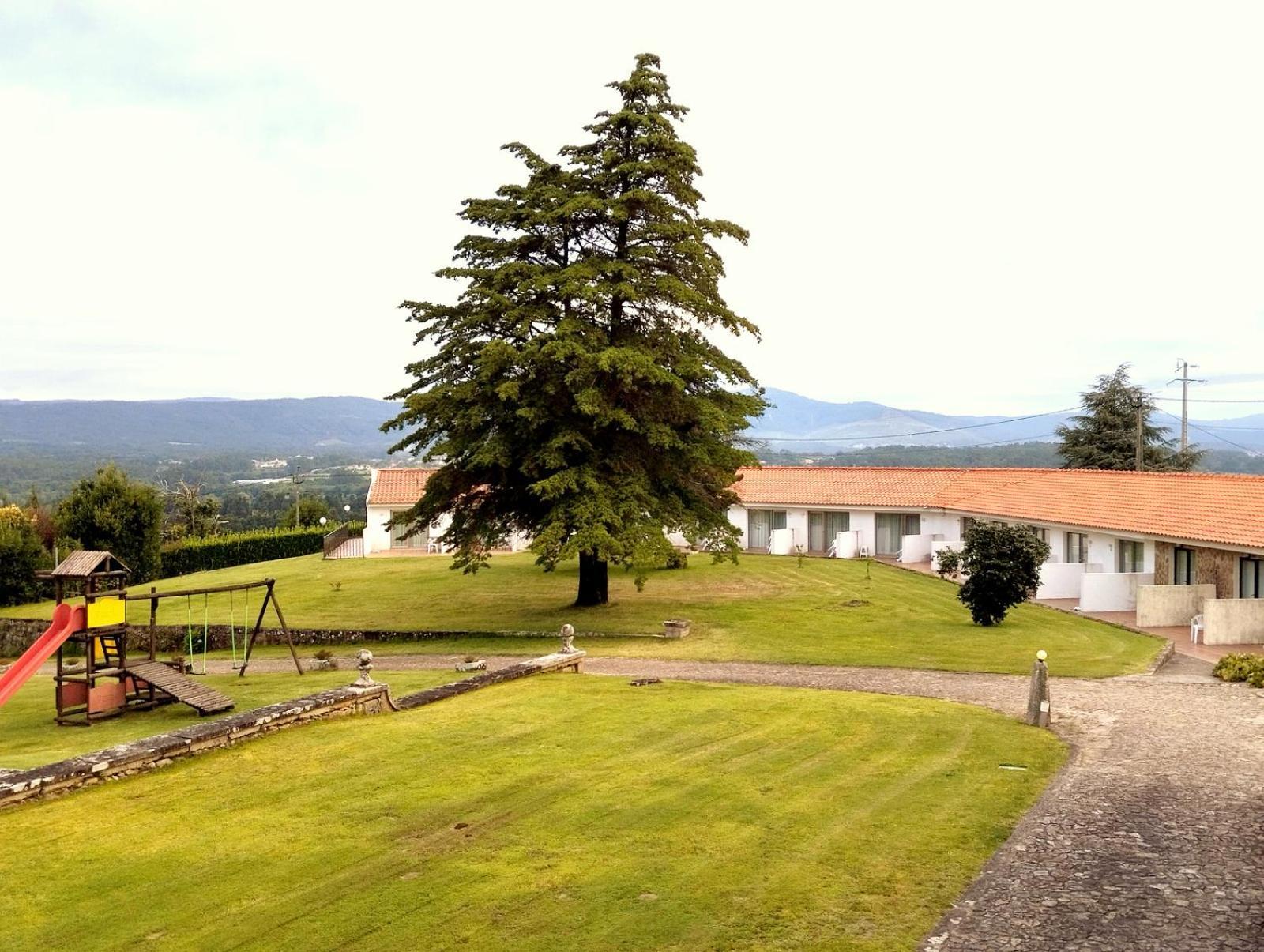 Quarto Familiar (2 Adultos + 2 Crianças) - Casa de Campo
